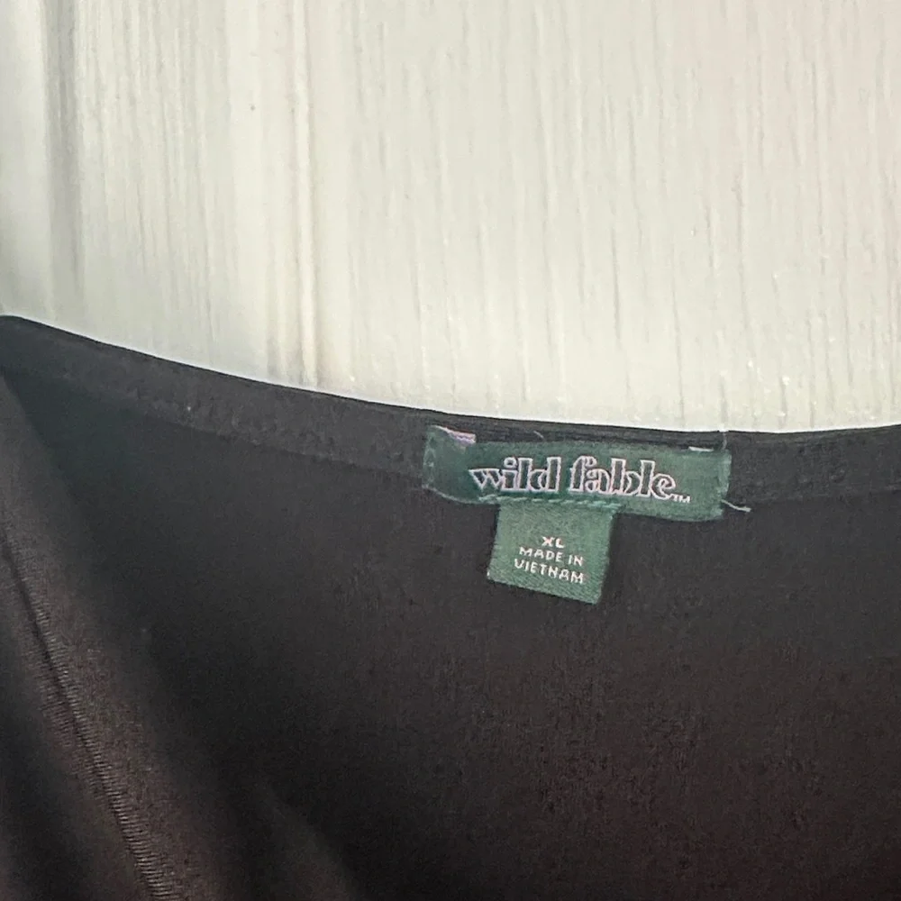 2 Wild Fable Camisoles (Mauve and Black) - Picture 7 of 10